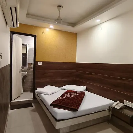 Hotel Le Walnut Near New Delhi Railway Station